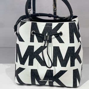 Sold 🔥 Michael Kors large convertible backpack.